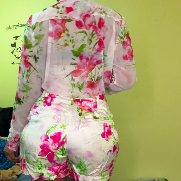 1 pieces with white and pink color , very cute wearing and very luxurious - Picture 2 of 3